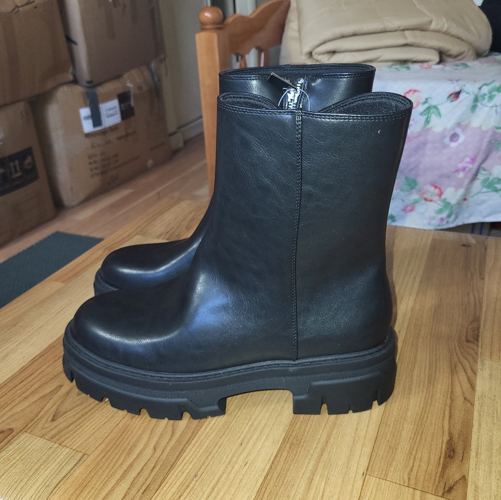 NEW with Tags H&M Chunky Chelsea Boots Women's Size 11 - Picture 2 of 9